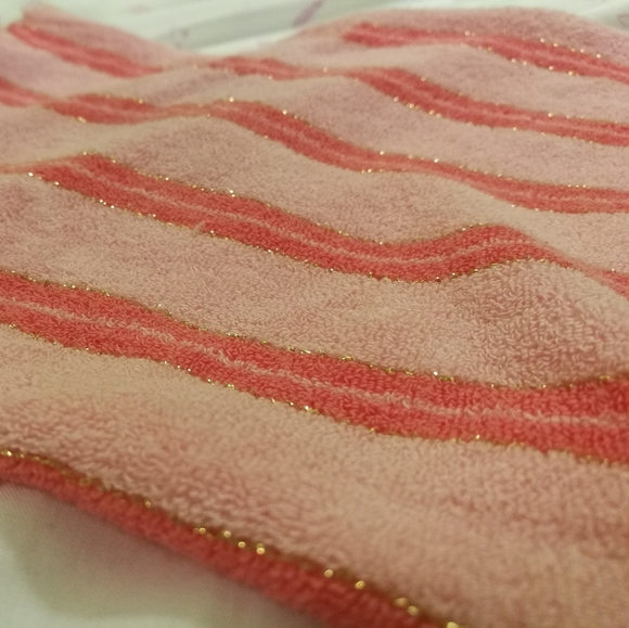 FREE cloth for wiping ice skate blades or others - Picture 3 of 3